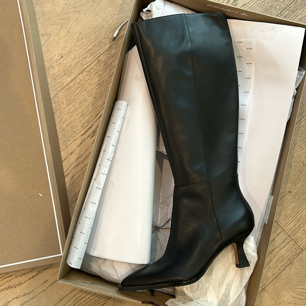 Brand new dolce vita auggie boot! still in box size 6. Black leather boot